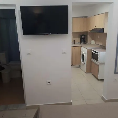 Vivian's Small House Apartment