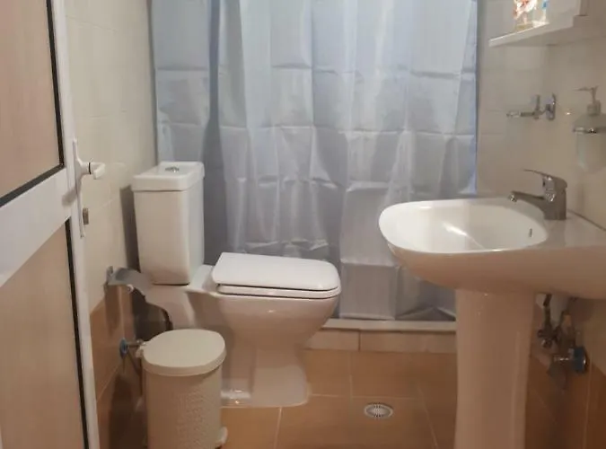 Vivian's Small House Apartment