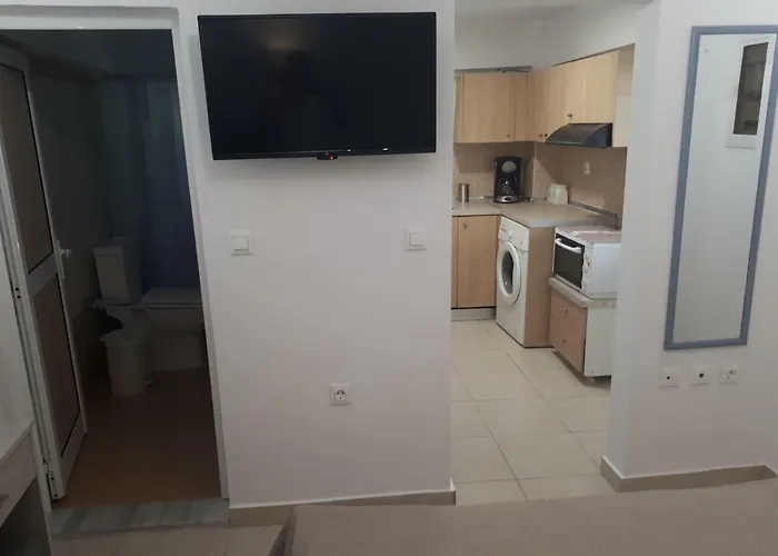 Vivian's Small House Apartment